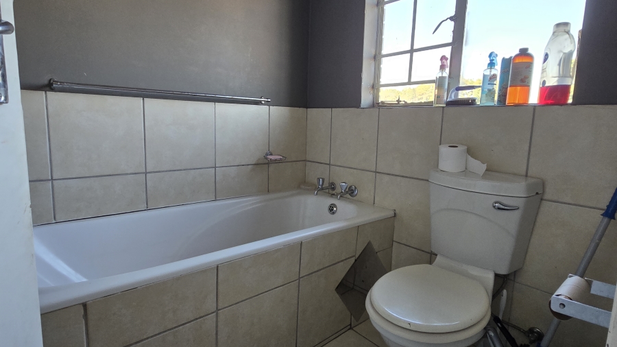 1 Bedroom Property for Sale in Rustenburg Central North West